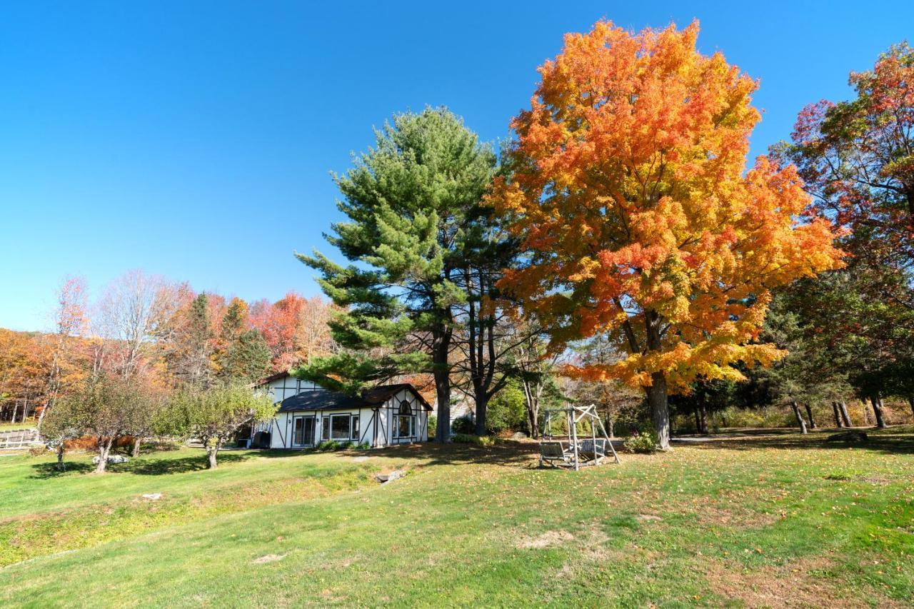 Country Lake House Nestled Between VineyardsWarren エクステリア 写真